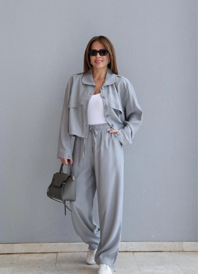 Gri Gömlek Yakalı Takım