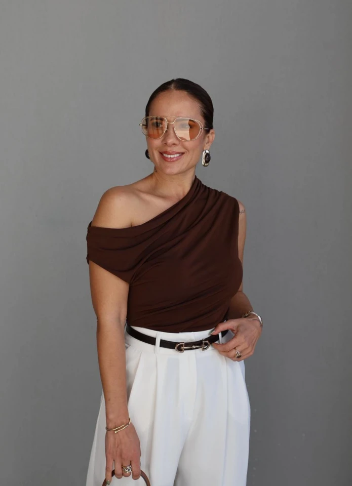 Kahverengi Kayık Yaka Drapeli Bluz