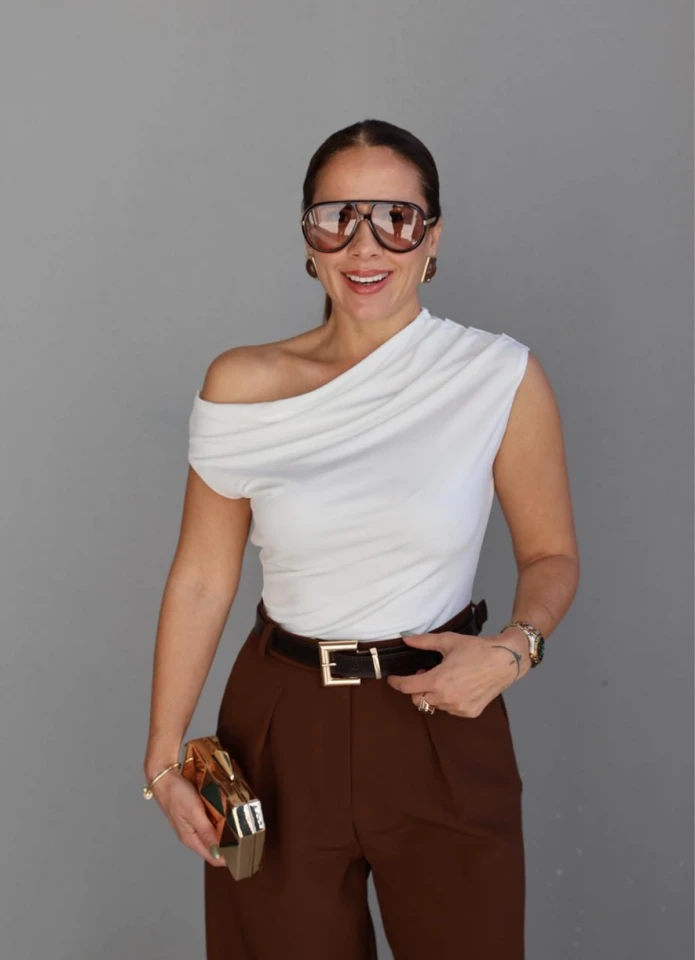 Beyaz Kayık Yaka Drapeli Bluz