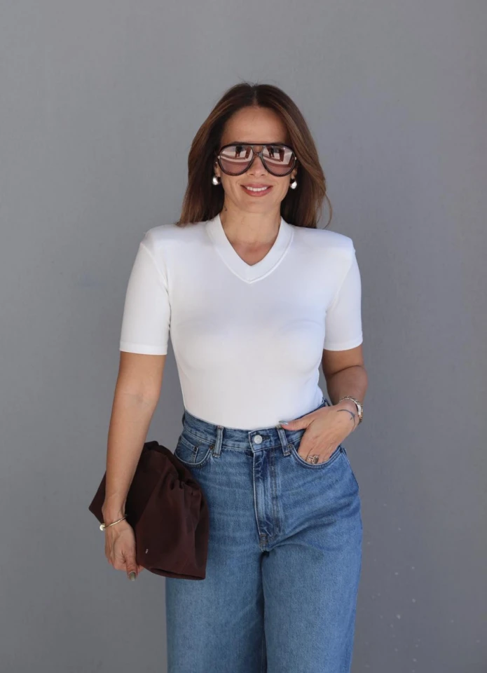 Beyaz V Yaka Vatkalı Bodysuit