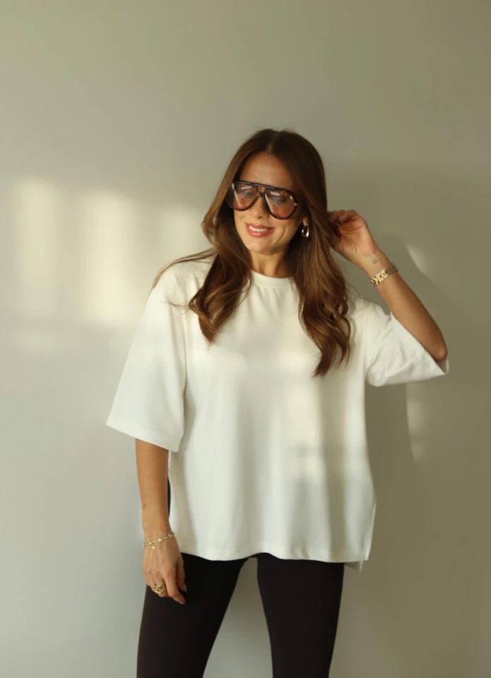 Beyaz Yırtmaçlı Basic Tshirt