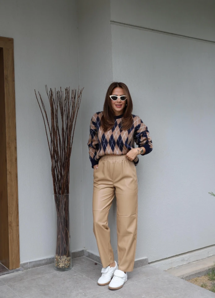 Bisküvi Rengi Beli Lastikli Deri Pantolon