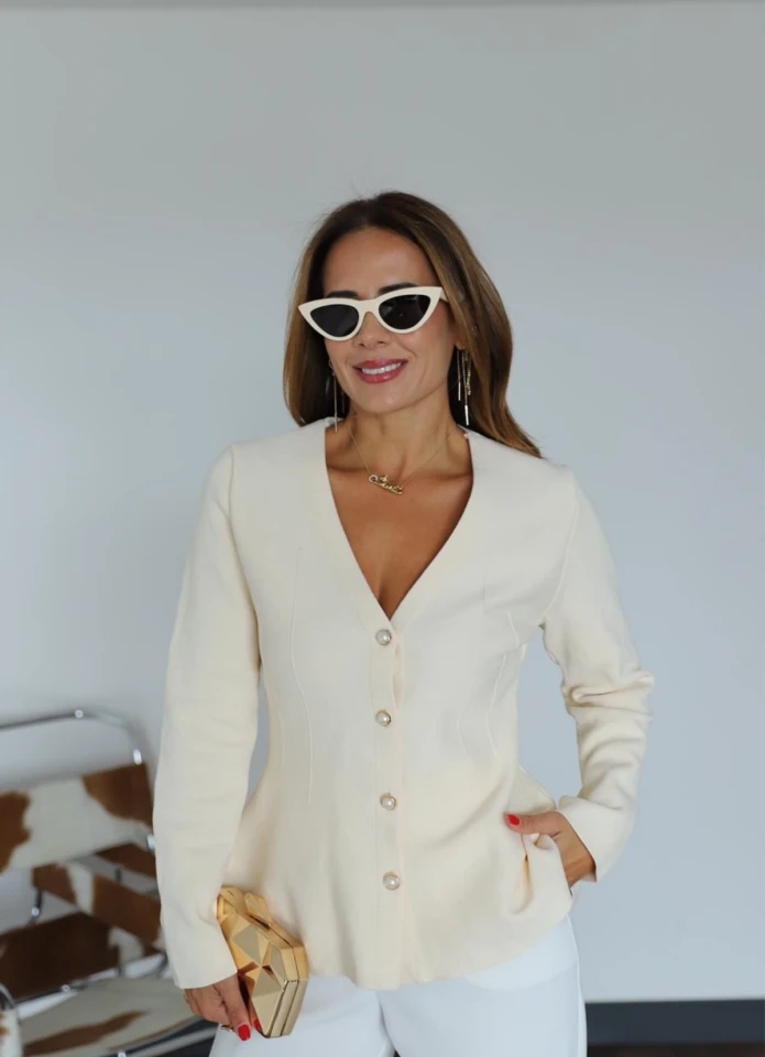 Ekru İnci Düğme Detay Volanlı Hırka