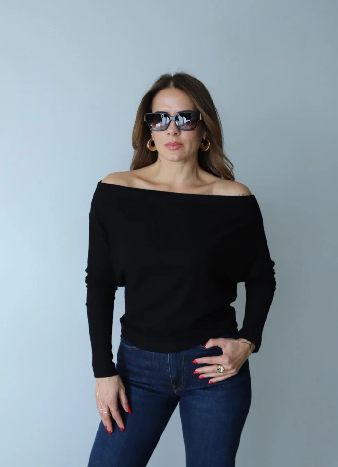 Siyah Kayık Yaka Bluz