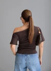 Kahverengi Kayık Yaka Büzgülü Bluz