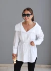 Beyaz Geniş Kruvaze Yaka Bağcıklı Gömlek