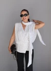 Beyaz Fular Detay Puantiyeli Bluz