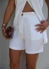 Beyaz Gold Düğme Detay Şort