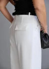 Beyaz Pens Detay Kemerli Pantolon