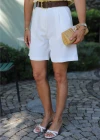 Beyaz Tek Pile Detay Şort