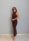 Kahverengi Sırt Aksesuar Detay Elbise