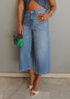 MAVİ Taşlamalı Jean Kapri Şort