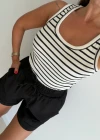 Siyah Çizgili Atlet