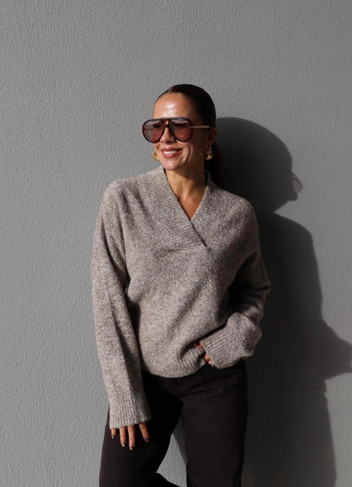 BEJ Knitted V-Neck Sweater