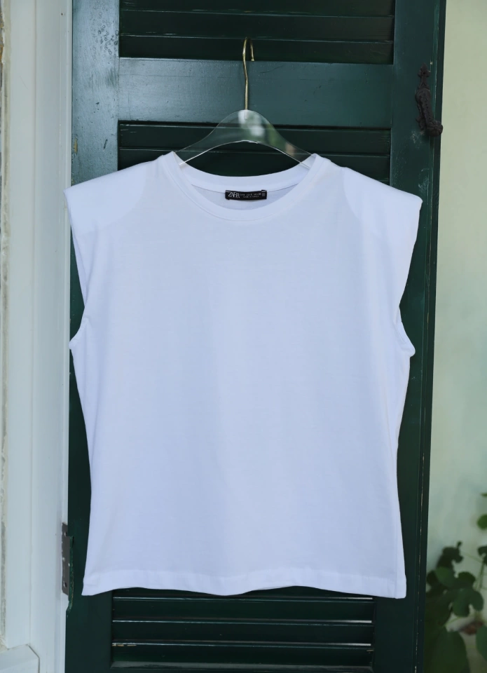 Beyaz Vatkalı Kolsuz Tshirt