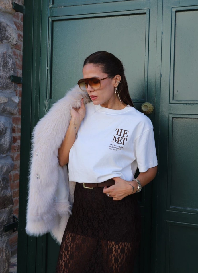 Ekru Yazı Nakış Detay Tshirt