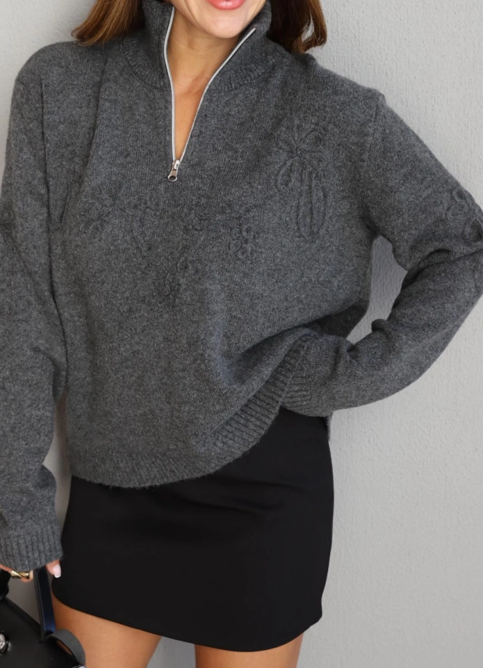 Gri Çiçek İşleme Detay Kazak