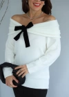 Beyaz Fiyonk Detay Madonna Yaka Triko