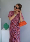 Pembe Leopar Desen V Yaka Saten Elbise