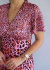 Pembe Leopar Desen V Yaka Saten Elbise