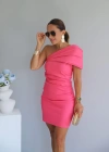 Pembe Omuz Detay Drapeli Elbise