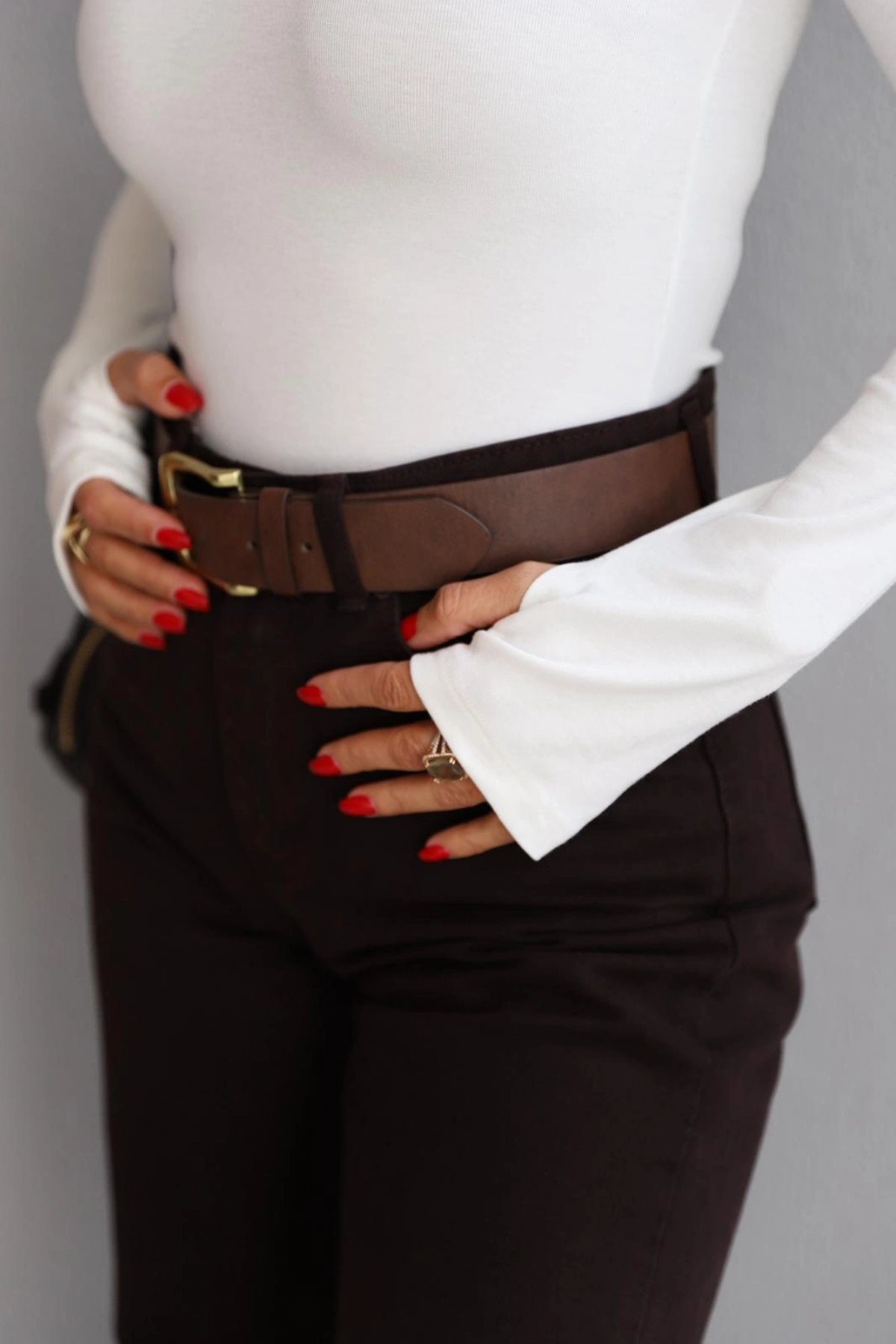 Beyaz Parmak Geçmeli Body