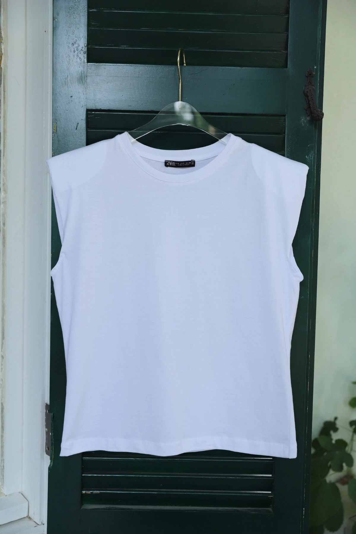 Beyaz Vatkalı Kolsuz Tshirt