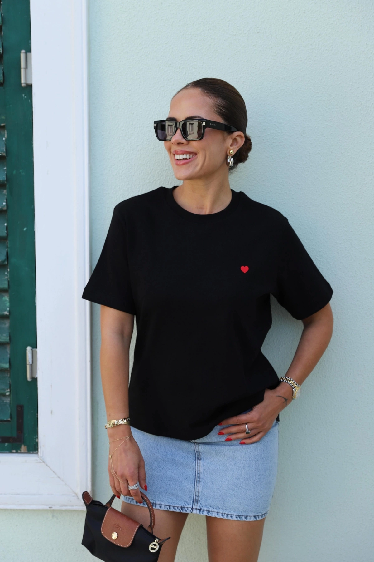 Siyah Kalp Nakışlı Basic Tshirt