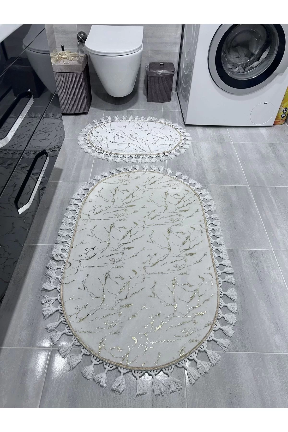 Simli Bambu Kaymaz Deri Taban 2li Set Klozet Beyaz Gold Ponpon Saçak Banyo Paspas Takımı