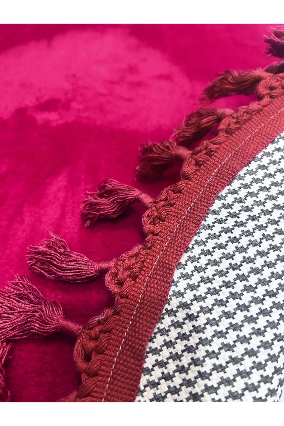 Peluş Puffy Bambu Kaymaz Deri Taban 2li Set Klozet Kırmızı Ponpon Banyo Paspas Takımı