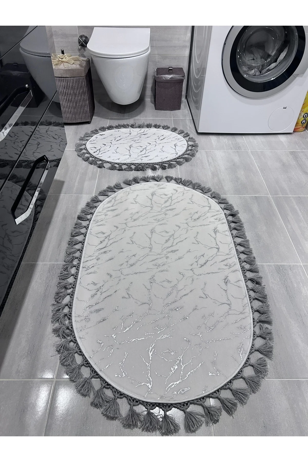 Simli Bambu Kaymaz Deri Taban 2li Set Klozet Beyaz Gümüş Ant Ponpon Banyo Paspas Takımı