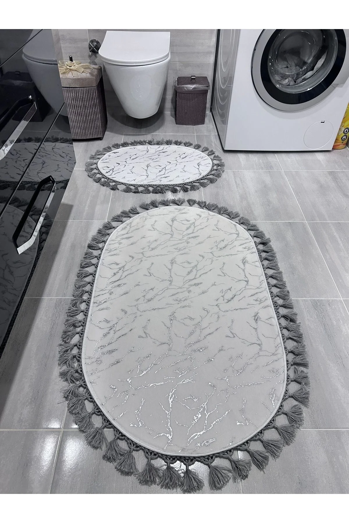 Simli Bambu Kaymaz Deri Taban 2li Set Klozet Beyaz Gümüş Ant Ponpon Banyo Paspas Takımı