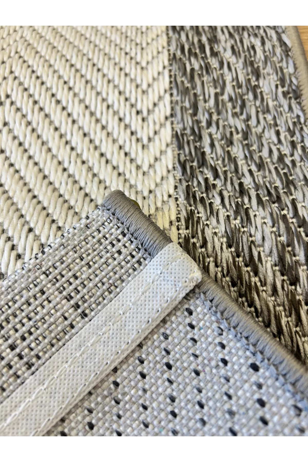 Sisal Zigzag Halı – Dinamik Desenli, Kaymaz Tabanlı, 4 Renk Seçeneği