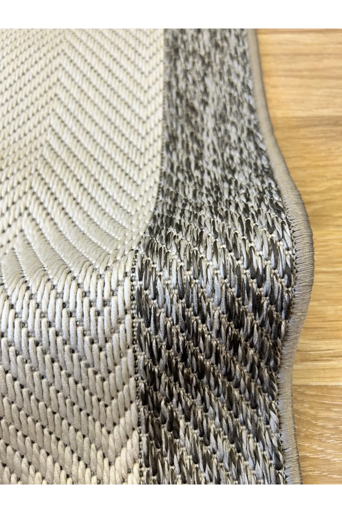 Sisal Zigzag Halı – Dinamik Desenli, Kaymaz Tabanlı, 4 Renk Seçeneği