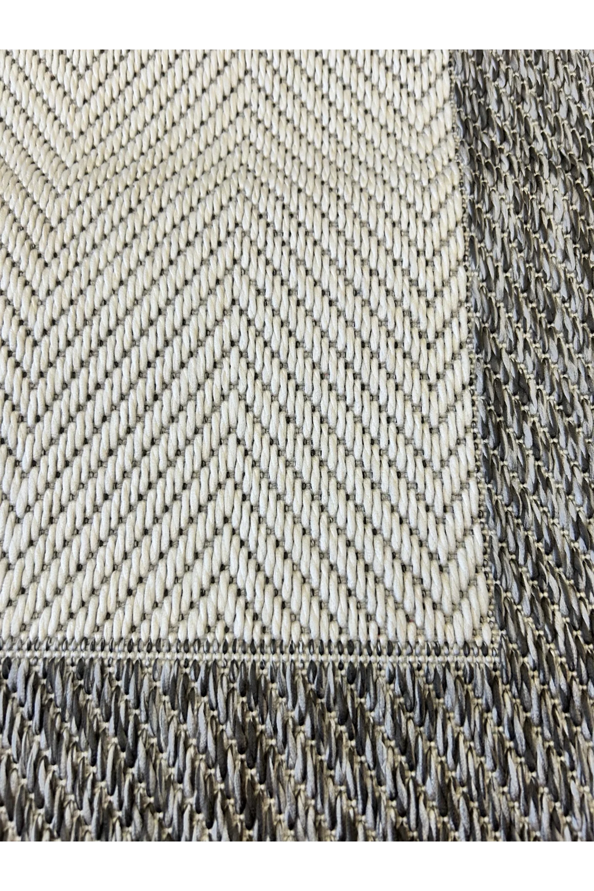 Sisal Zigzag Halı – Dinamik Desenli, Kaymaz Tabanlı, 4 Renk Seçeneği