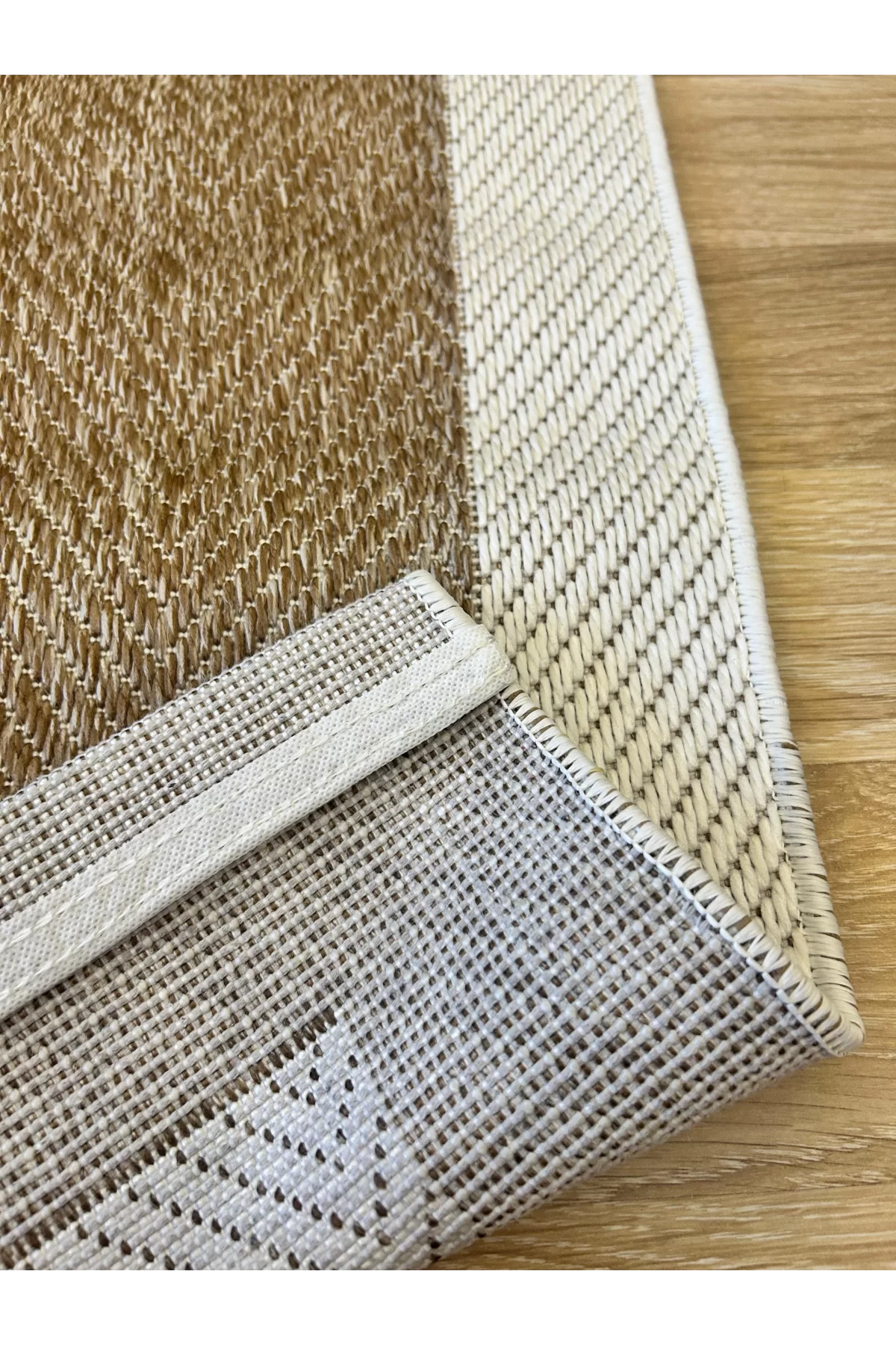 Sisal Zigzag Halı – Dinamik Desenli, Kaymaz Tabanlı, 4 Renk Seçeneği