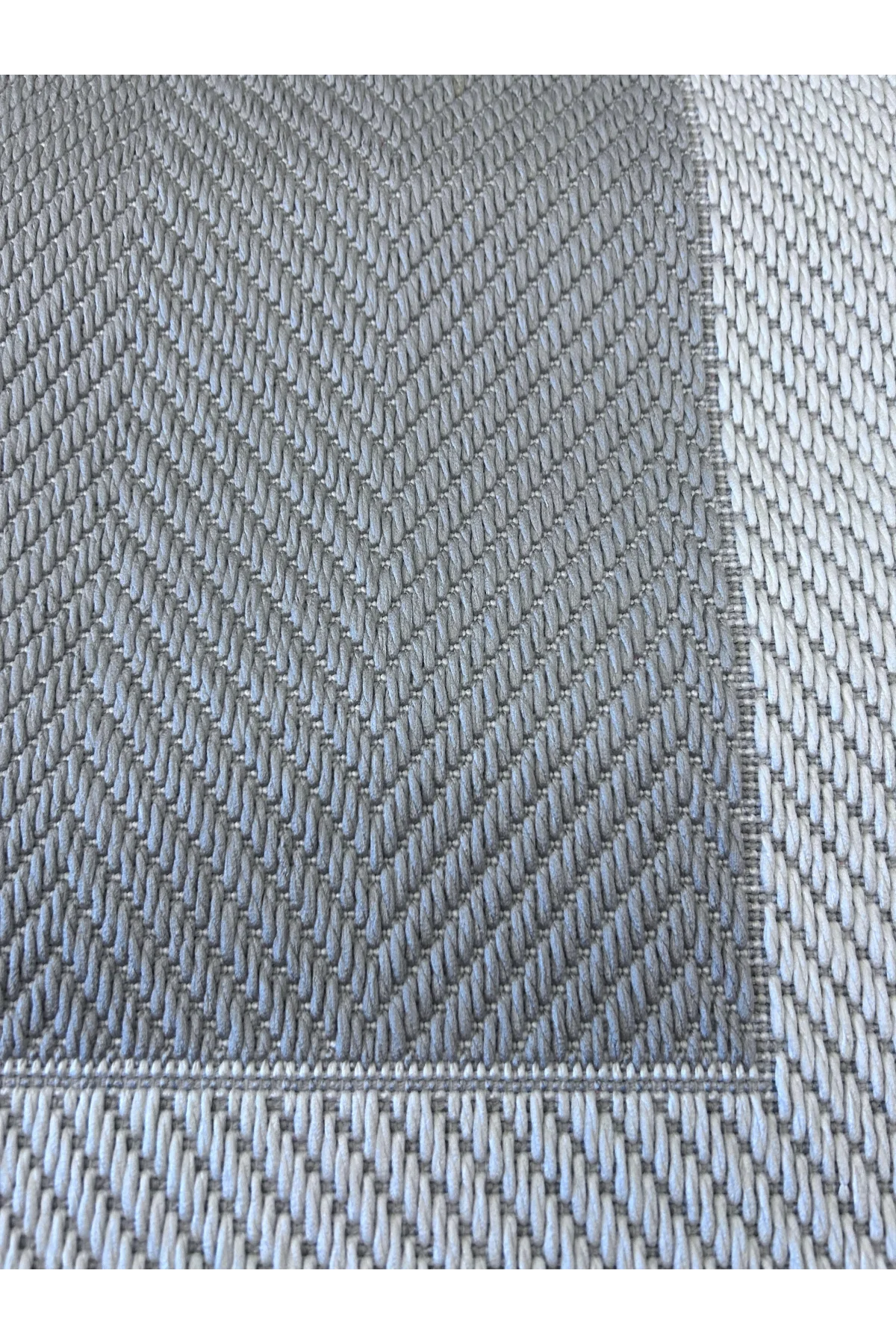 Sisal Zigzag Halı – Dinamik Desenli, Kaymaz Tabanlı, 4 Renk Seçeneği