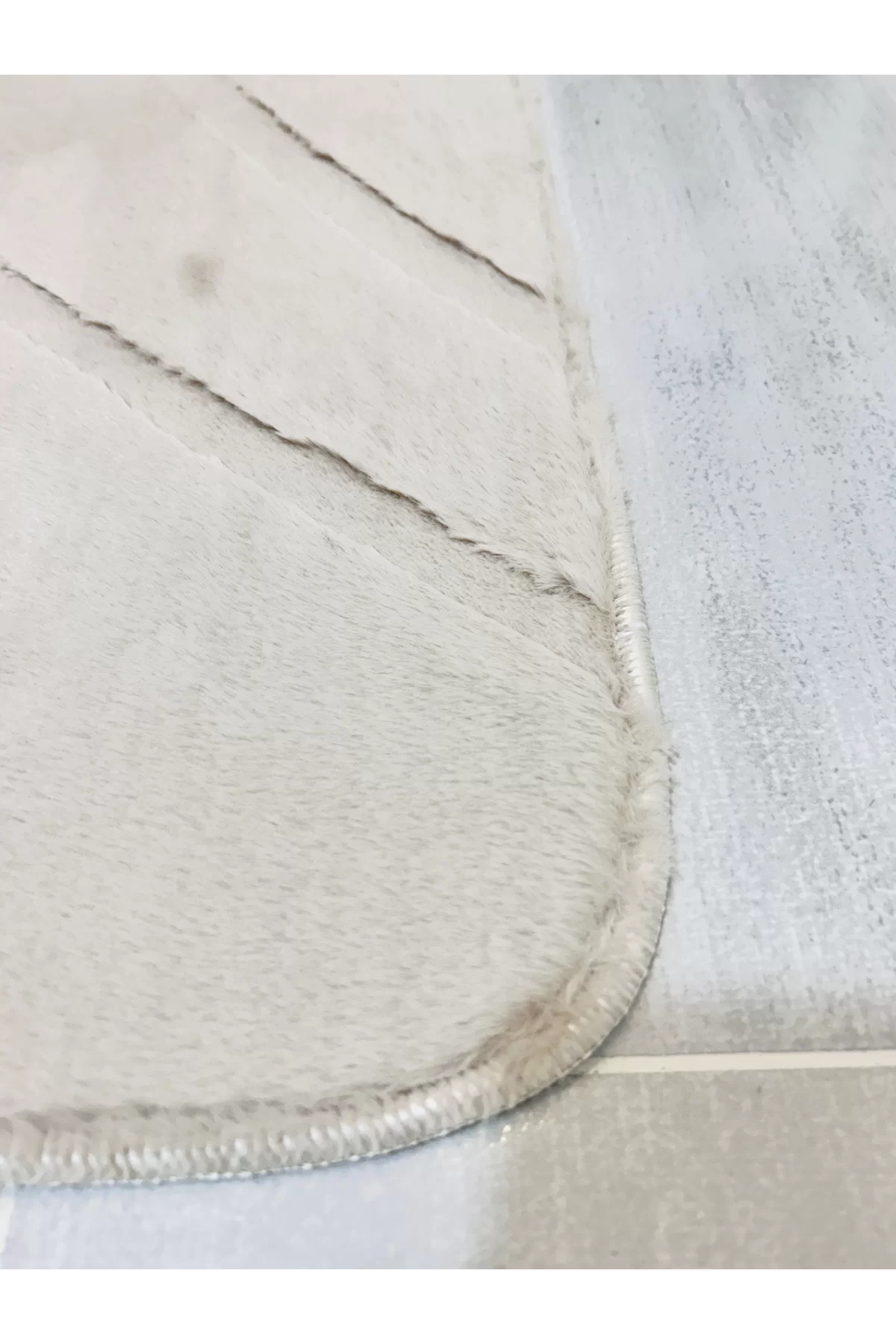 Alura Kaymaz Tabanlı Yumuşak Banyo Paspası – Açık Gri / Antrasit / Beyaz / Siyah / Krem | Bordo Halı