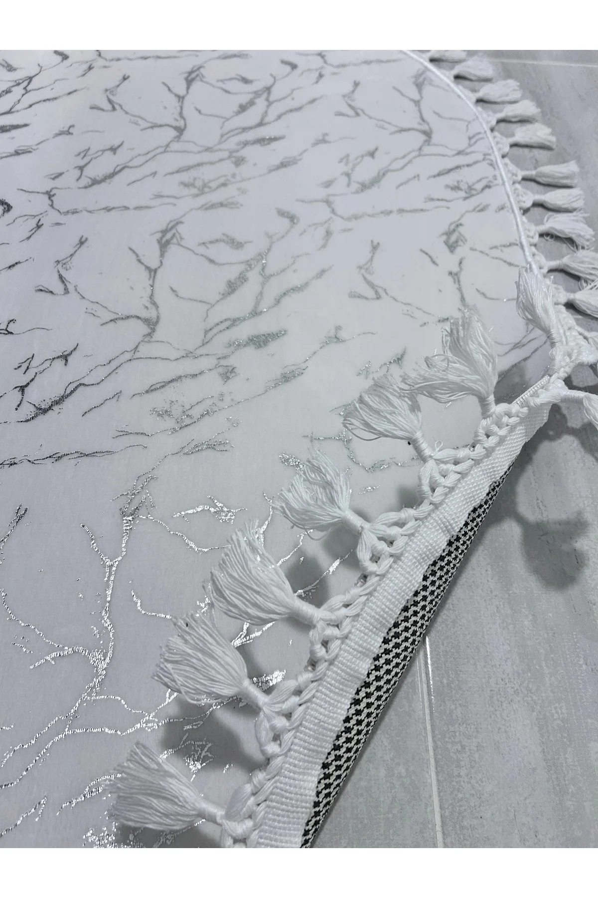 Simli Bambu Kaymaz Deri Taban 2li Set Klozet Beyaz Gümüş Ponpon Banyo Paspas Takımı