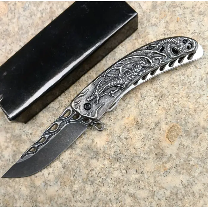 Knivox Eskite İşlemeli Ejderha Desenli Auto Kamp Çakısı