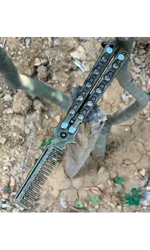 El Yapımı Perçinli Eskitme Kuru Kafa Desenli Tarak Kelebek Çakı