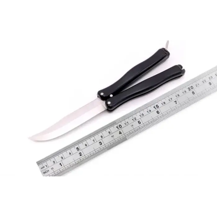 AlsepeteAvm Kare Desenli Kelebek – Geometrik Tasarım