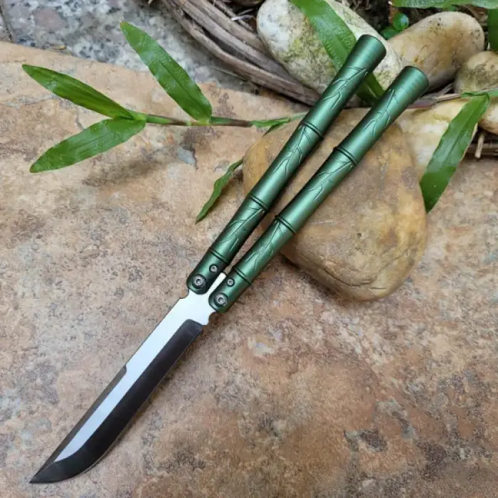 AlsepeteAvm Kare Desenli Kelebek – Geometrik Tasarım