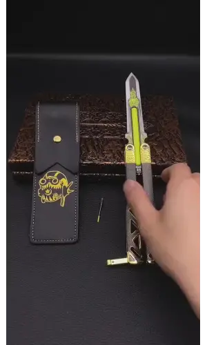 AlsepeteAvm Silver Kuru Kafa Desenli Kelebek – Metal Aşıklarına