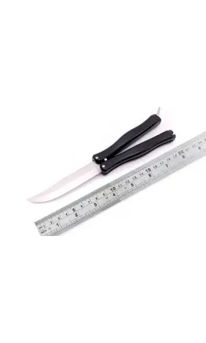 AlsepeteAvm Kare Desenli Kelebek – Geometrik Tasarım