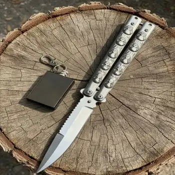 Knivox Benchmade Gri Kuru Kafa Desenli Çakmak Hediyeli Kelebek Çakı