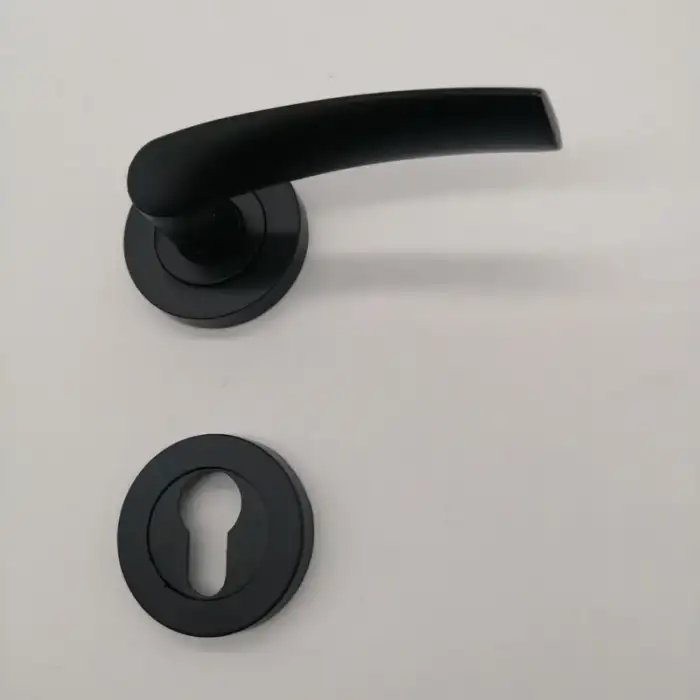 BURAK ROZETLİ SİYAH YALE