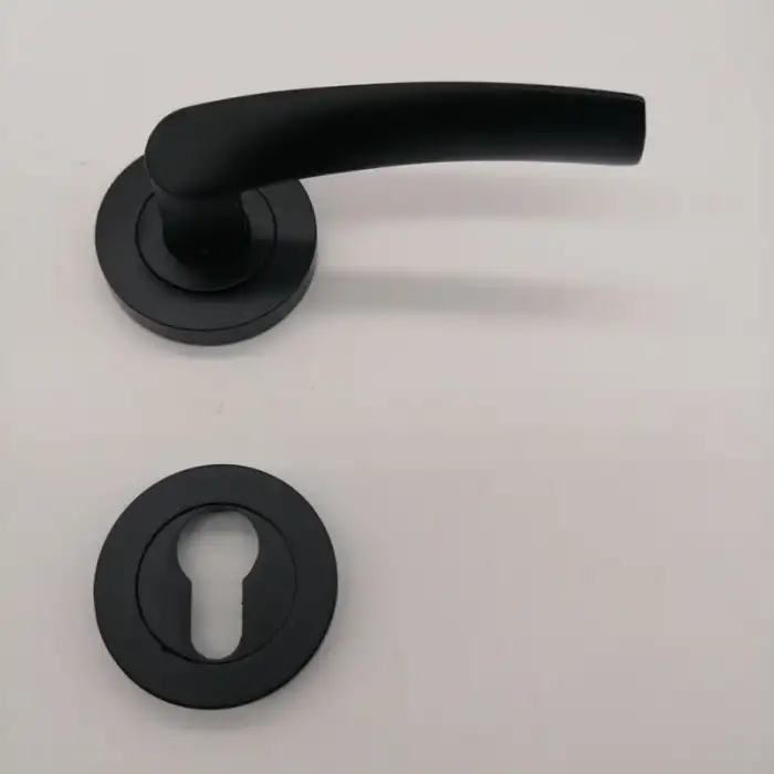 BURAK ROZETLİ SİYAH YALE