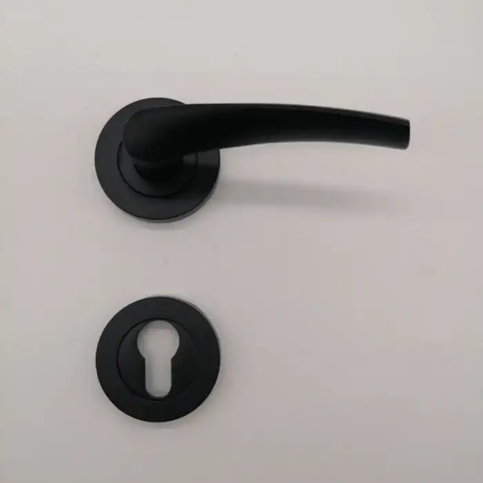 BURAK ROZETLİ SİYAH YALE