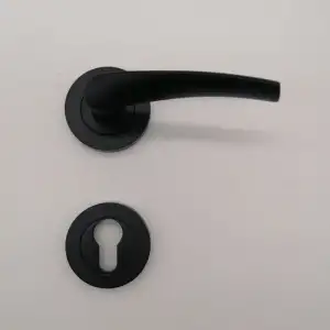 BURAK ROZETLİ SİYAH YALE